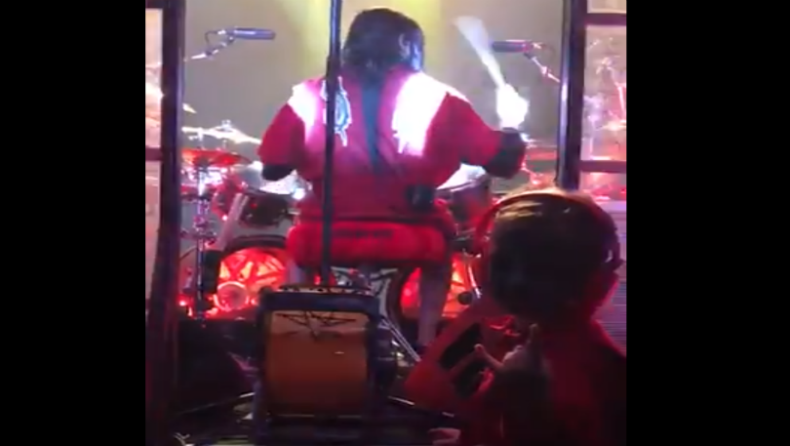 Ένας 5χρονος στη σκηνή με τους Slipknot: Τον είχαν δει σε βίντεο να παίζει ντραμς και τον κάλεσαν στη συναυλία (pics & vid)