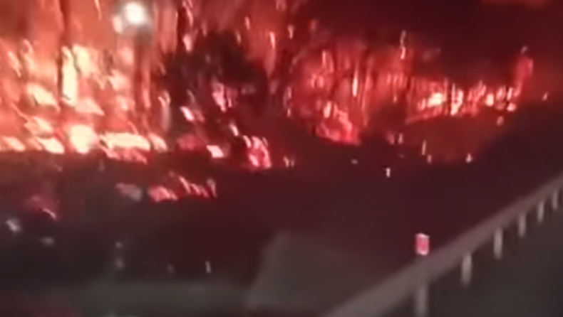Αυστραλία: Η στιγμή που πυροσβέστες οδηγούν μέσα στη φωτιά (vid)