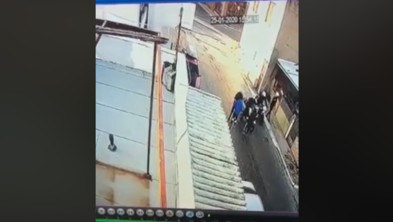 Αστυνομικός χαστούκισε ανήλικο στο Μενίδι (vid)