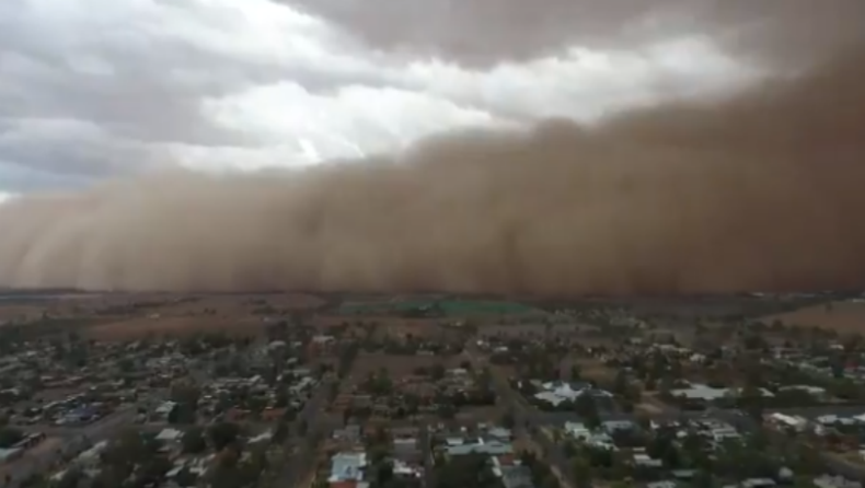 Αυστραλία: Εντυπωσιακές εικόνες από τις αμμοθύελλες (vids)