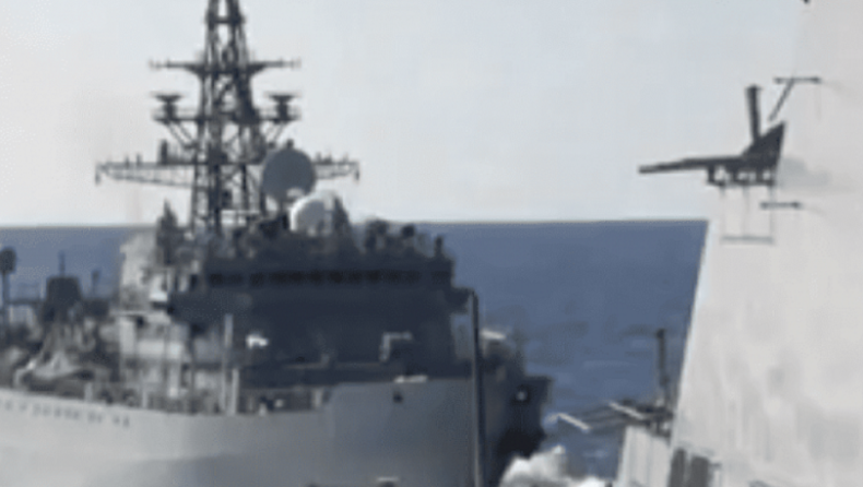 Απειλήθηκε επεισόδιο: Παραλίγο σύγκρουση ρωσικού και αμερικάνικου πλοίου στην Αραβική Θάλασσα (vid)