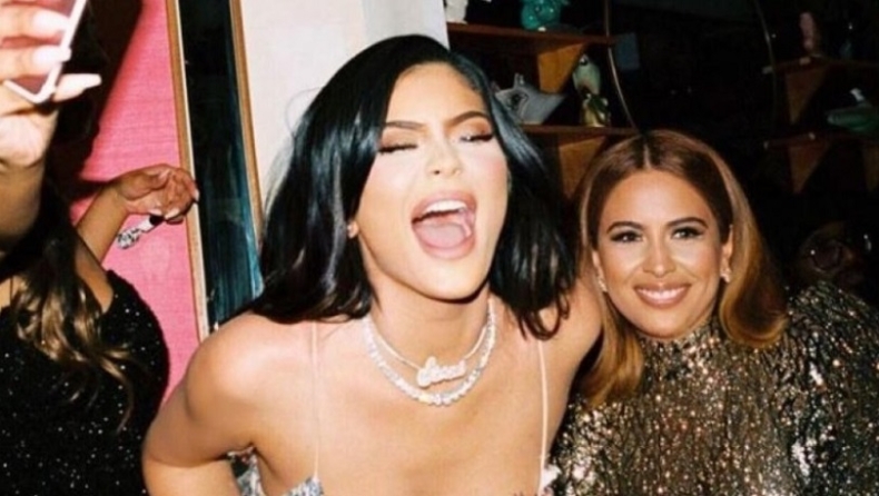 Η Kylie Jenner μέθυσε στο ρεβεγιόν, έπιασε το στήθος της και άρχισε να φωνάζει (pics)