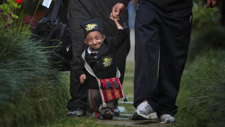 Πέθανε ο πιο μικρόσωμος άνθρωπος στον κόσμο (pics)