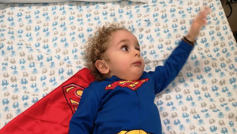 Superman ο μικρός Παναγιώτης-Ραφαήλ: Βγήκε πάλι νικητής (pic)
