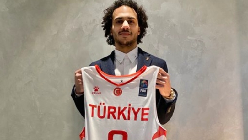 Λάρκιν: Τούρκος και με τη... φανέλα (pic & vid)