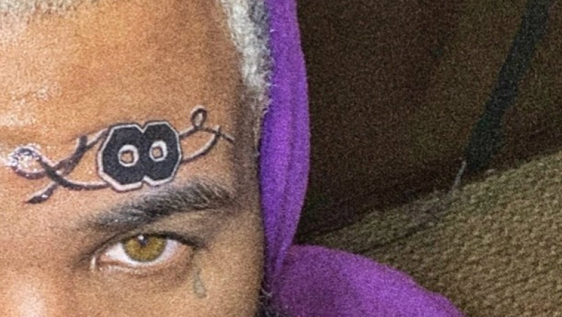 Γνωστός ράπερ έκανε τατουάζ για τον Κόμπι πάνω από το μάτι του (pics)