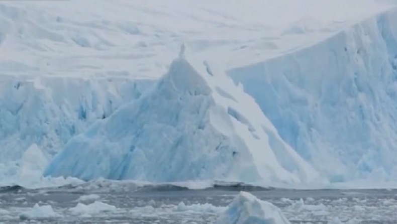 Ανταρκτική: Δορυφόρος κατέγραψε την αποκόλληση παγόβουνου στο μέγεθος του Σιάτλ (vid)