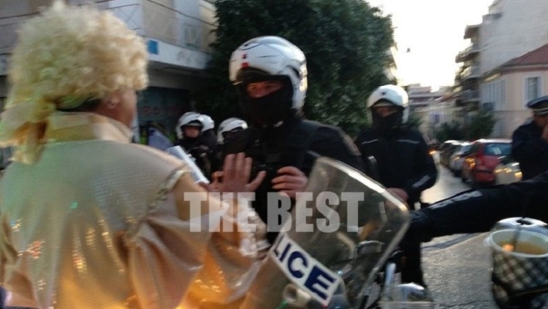 Επεισόδια μεταξύ καρναβαλιστών και αστυνομίας στην Πάτρα, ετοιμάζονται κανονικά για παρέλαση την Κυριακή! (vids)