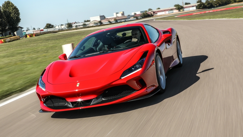Η Ferrari πρώτη φορά στην ιστορία της ξεπέρασε τα 10.000 αυτοκίνητα