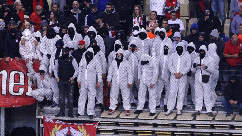 Ολυμπιακός: Με στολές για τον κοροναϊό οι οπαδοί των «ερυθρόλευκων»! (pics)
