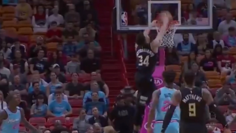 Χιτ - Μπακς: Ίπταται και καρφώνει ο Γιάννης! (vid)