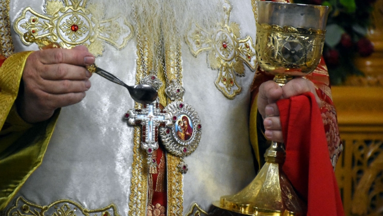 H I. M Ξάνθης κάνει ντελίβερι την Θεία Κοινωνία (pic)