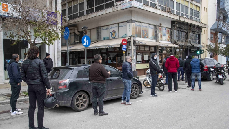 Κορονοϊός: Στη Θεσσαλονίκη έκαναν ουρές για μπακαλιάρο! (pics)