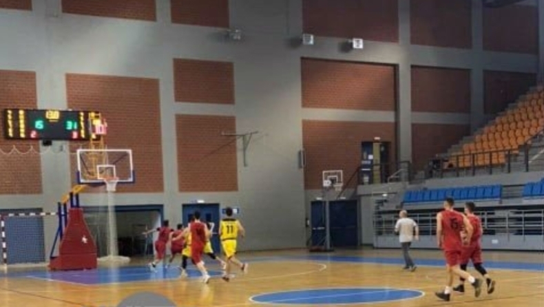 Γροθιές σε σχολικό αγώνα στα Χανιά για ένα πανό! (pics)