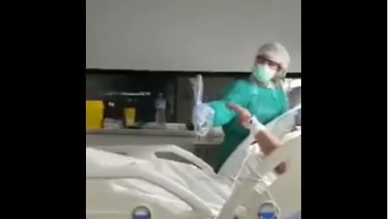 Κορονοϊός: Συνταρακτικό βίντεο με νοσοκόμα να κάνει βιντεοκλήση σε έναν ηλικιωμένο για να μιλήσει με τον γιο του (vid)