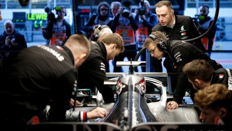 Mercedes: Θα μείνουν ανοικτά τα εργοστάσια της Formula 1