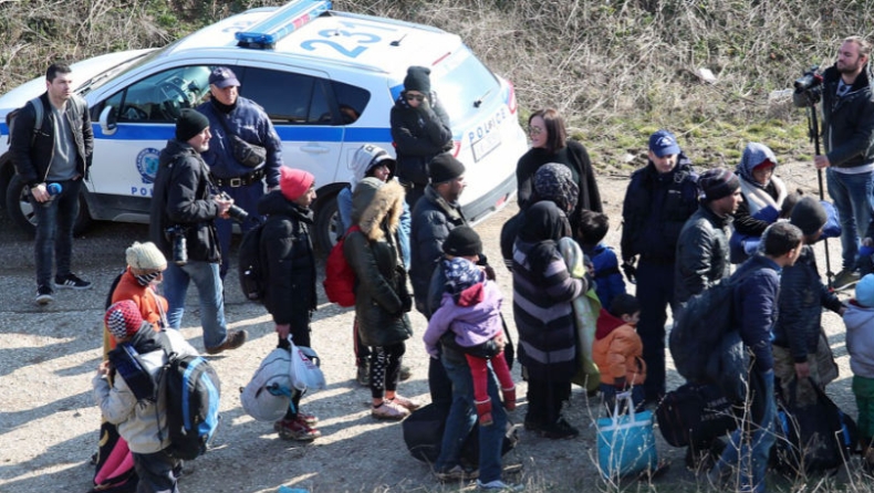 Το SMS που στέλνουν οι ελληνικές Αρχές σε μετανάστες για να μην περάσουν τα σύνορα (pics)