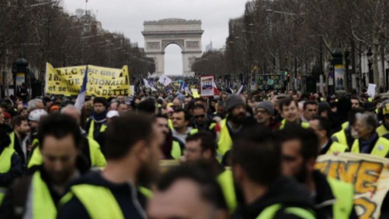 Τα Κίτρινα Γιλέκα αψηφούν τα μέτρα για τον κορονοϊό και κλείνουν το Παρίσι