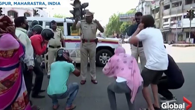 Ξύλο, pushups και squats: Έτσι τιμωρούν όσους σπάνε την καραντίνα στην Ινδία (vids)