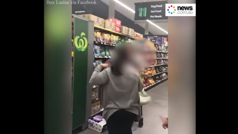 Κοροναϊός: Γυναίκες πιάστηκαν στα χέρια σε σούπερ μάρκετ για ένα χαρτί υγείας (vid)
