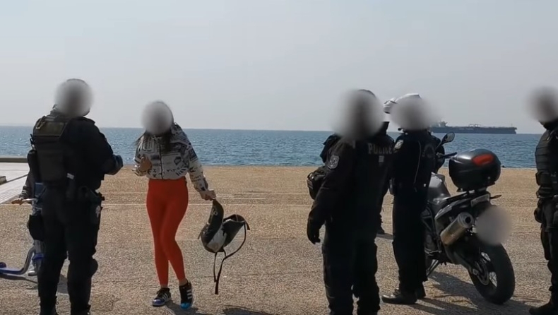 Θεσσαλονίκη: Τα «έψαλε» σε δημοσιογράφους και αστυνομικούς για το κλείσιμο της Νέας Παραλίας (vid)