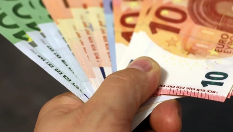 Κορονοϊός: Εργαζόμενοι «καταγγέλλουν» πως εργοδότες τους ζητούν μέρος των 800 ευρώ