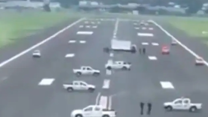 Εκουαδόρ: Έστησαν φορτηγά σε αεροδιάδρομο για να μην προσγειωθεί άδειο αεροσκάφος από την Ισπανία (vid)