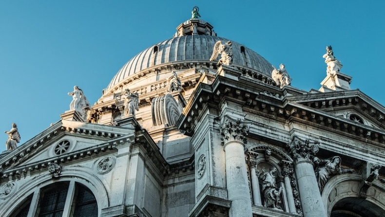 Κορονοϊός: Κλείνουν όλες οι εκκλησίες της Επισκοπής της Ρώμης μέχρι τις 3 Απριλίου
