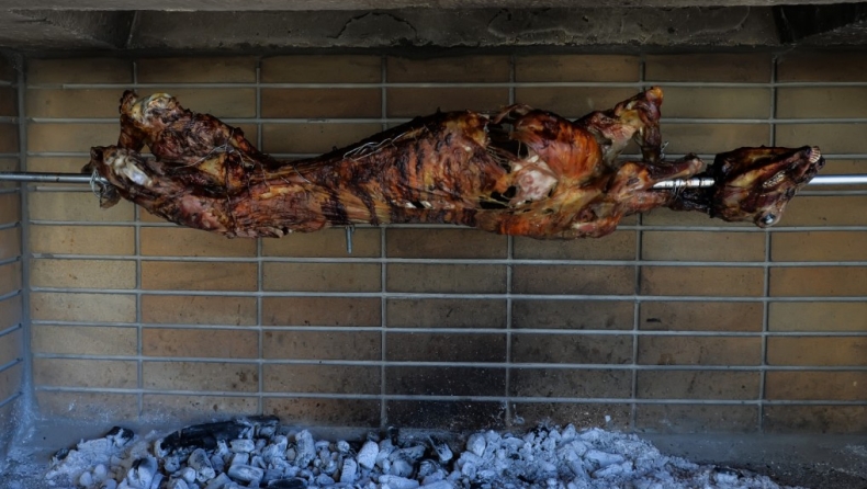 Μυθικές καταστάσεις: Με τηλεβόα θα «διαλύει» τα Πασχαλινά γλέντια η αστυνομία