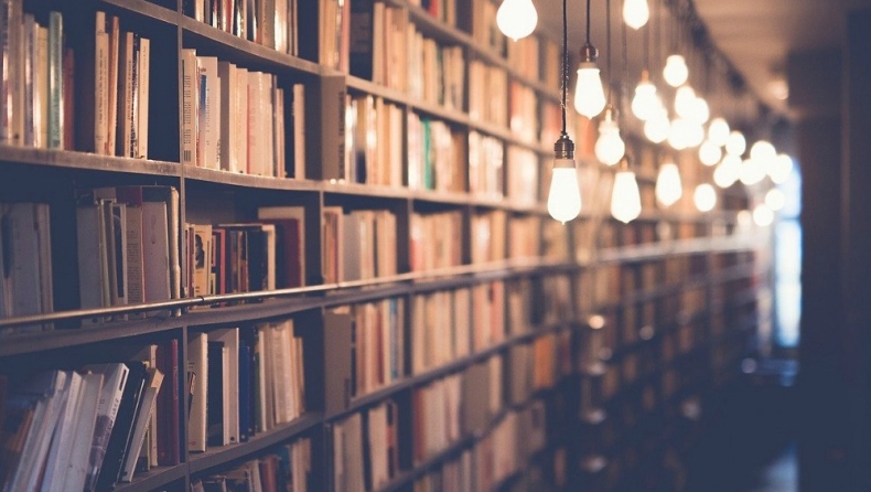 #ΜένουμεΣπίτι και διαβάζουμε 5 βιβλία ελληνικής λογοτεχνίας!