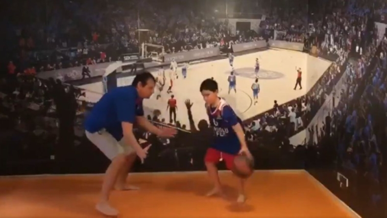 Ο Αταμάν παίζει μπάσκετ με τον γιο του που έχει φανέλα Λάρκιν: «Ενωμένοι, πιο δυνατοί» (vid)