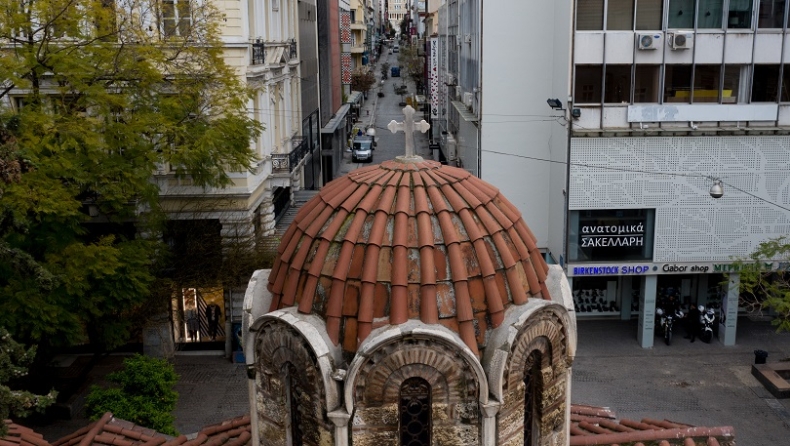 Πιστοί πήγαν σε εκκλησία στον Βύρωνα, αλλά εμφανίστηκε περιπολικό και έγιναν «καπνός»