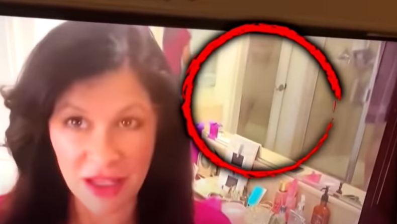 Δημοσιογράφος έκανε live μετάδοση από το μπάνιο και πίσω φαινόταν ο άντρας της που έκανε ντους (vid)