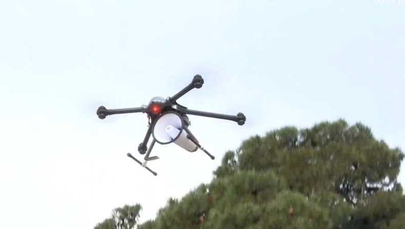 Drone στην Θεσσαλονίκη στέλνει μήνυμα στους πολίτες: «Σαν το σπίτι δεν έχει» (vid)