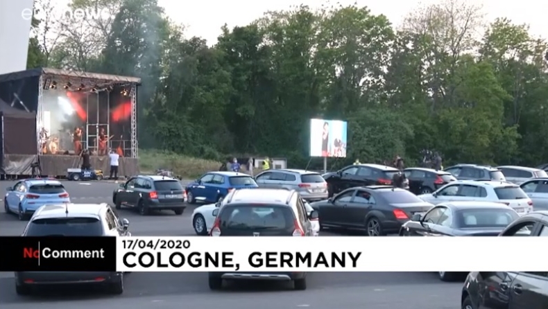 Κορονοϊός: Συναυλία drive-in στη Γερμανία (vid)