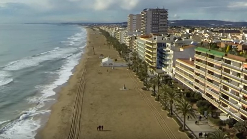 Κορονοϊός: Παραθαλάσσιες πόλεις στην Ισπανία οχυρώνονται για να εμποδίσουν την άφιξη τουριστών