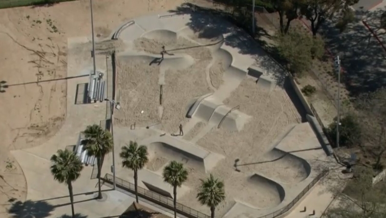 Έριξαν άμμο σε skate park για να κρατήσουν τους σκέϊτερ στα σπίτια τους (vid)