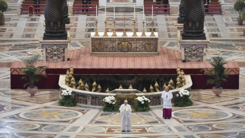 Πάσχα Καθολικών: Ο Πάπας λειτούργησε στον άδειο Ναό του Αγίου Πέτρου