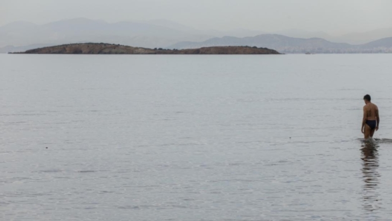 Νησιώτης προσέφυγε στο ΣτΕ: Ζητά άρση της απαγόρευσης κολύμβησης και ψαρέματος