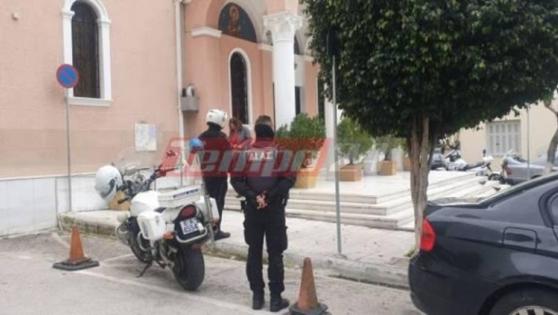 Πάτρα: Δεκάδες πιστοί σε εκκλησία μετά από πρόσκληση ιερέα να κοινωνήσουν, τους απομάκρυνε η αστυνομία