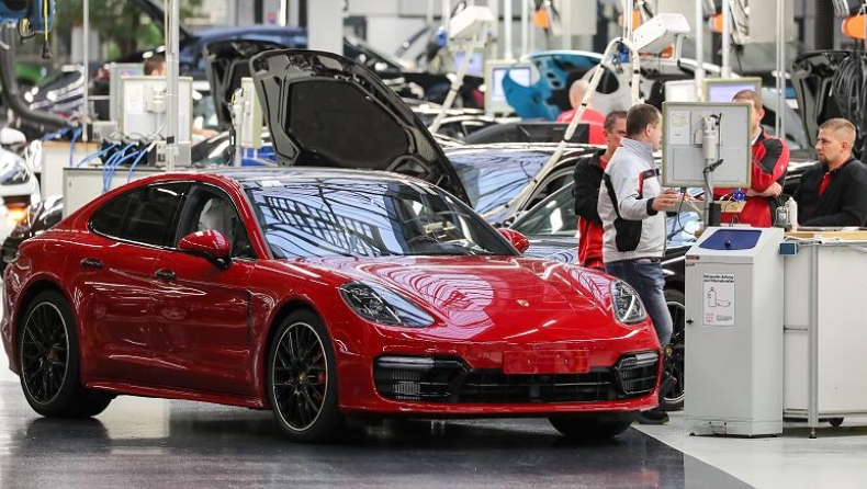 Εντονη κριτική για το μπόνους στους εργαζόμενους της Porsche