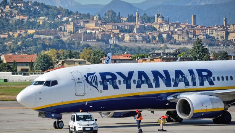 Η Ryanair απειλεί πως θα κλείσει αν πρέπει να μείνει άδειο το μεσαίο κάθισμα