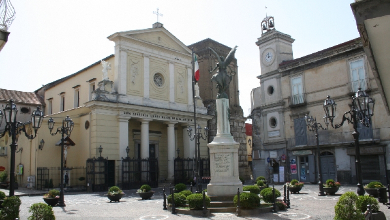 Ιταλία: Σε καραντίνα η κωμόπολη Σαβιάνο, μετά το στερνό αντίο στον Δήμαρχο (vid)