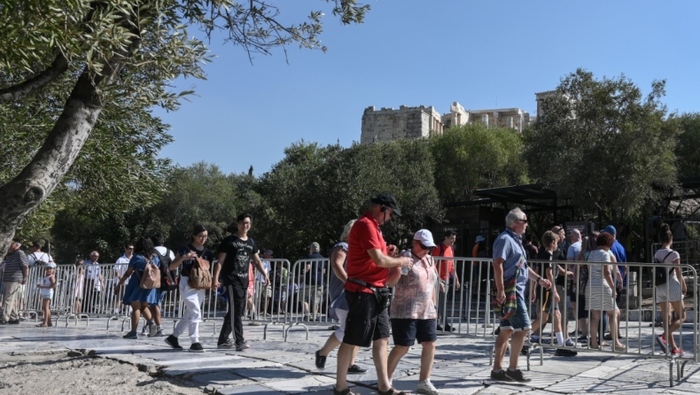 Για να έρθει τουρίστας στην Ελλάδα θα πρέπει να έχει αρνητικό τεστ για κορονοϊό