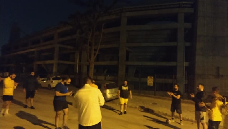 ΑΕΚ: Η ομάδα ράγκμπι προπονήθηκε έξω από την «Αγιά Σοφιά» φωνάζοντας συνθήματα (pics)