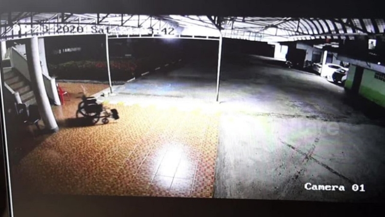 Κάμερα ασφαλείας σε νοσοκομείο κατέγραψε αναπηρικό καροτσάκι νεκρού να κινείται μόνο του (vid)
