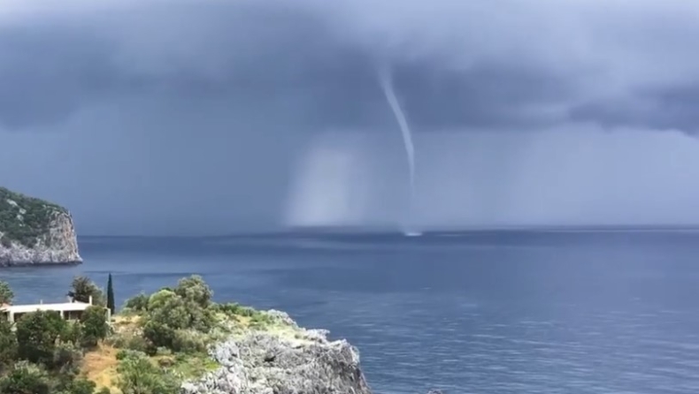 Εντυπωσιακός υδροσίφωνας στην Εύβοια (vid)