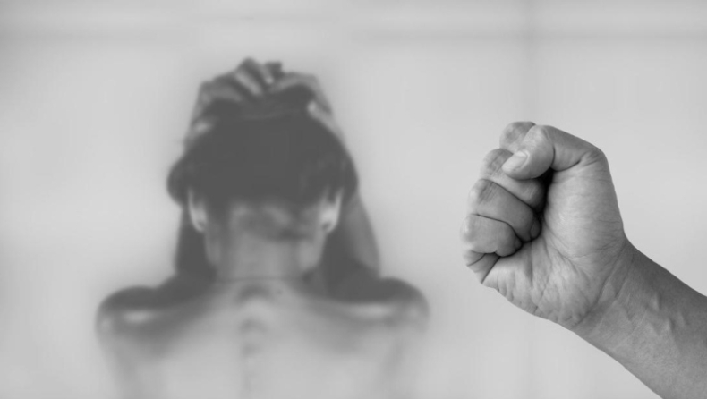 Αύξηση 300% σε περιστατικά ενδοοικογενειακής βίας μέσα στον μήνα της καραντίνας
