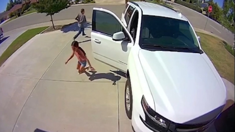 10χρονη τρομάζει ληστή τη στιγμή που πάει να κλέψει και γίνεται «καπνός» (vid)