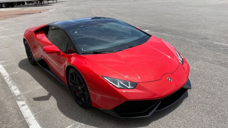 Lamborghini με 300.000 χλμ ψάχνει ιδιοκτήτη! (pics)